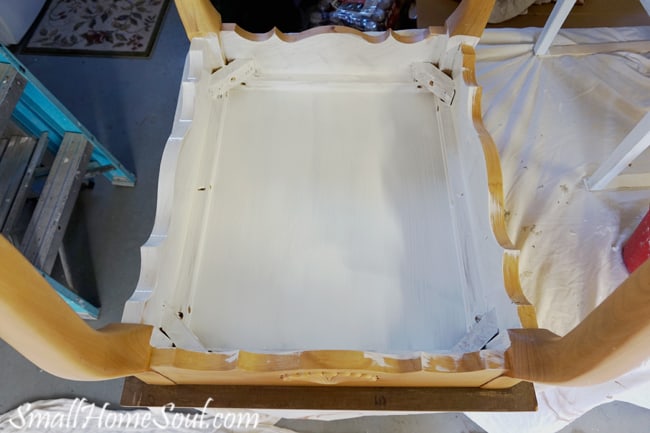 Giving a makeover to tired French End Table with a little paint is a great way to save money and update your interior at the same time. www.smallhomesoul.com