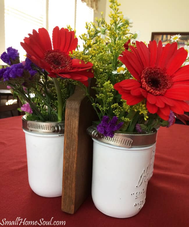 This Mason Jar Flower Caddy is perfect for flowers in any season or holiday....www.smallhomesoul.com