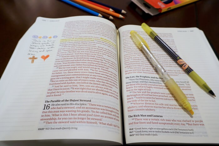 This NKJV Journal the Word Bible makes it easy to take notes and reflections.